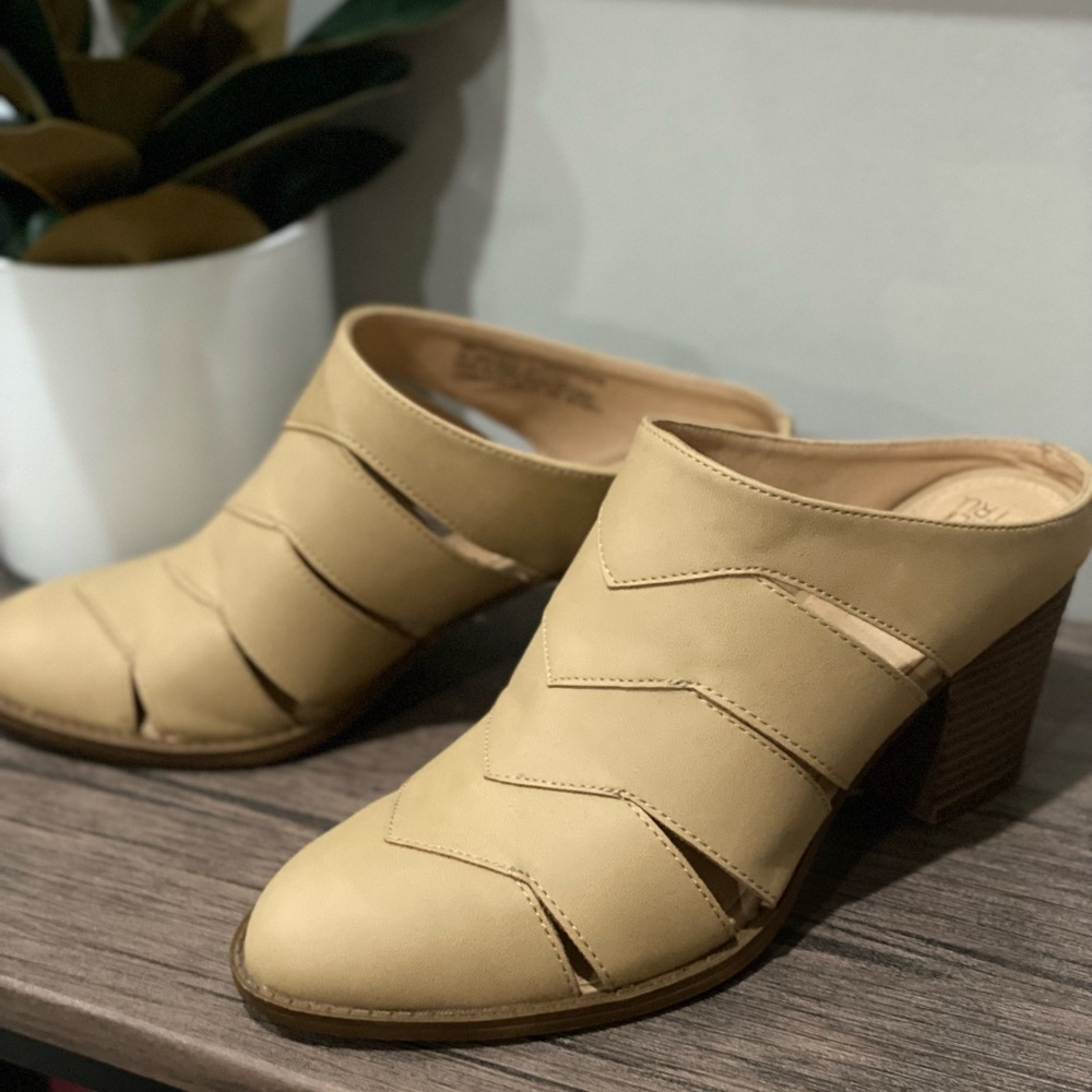 NEW (no tags) heeled sandals